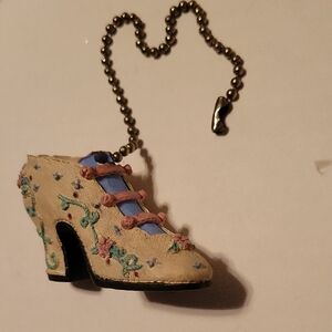 Vintage Shoe Ceiling Fan Light Pull – Hand-Painted 3D Cottage Decor